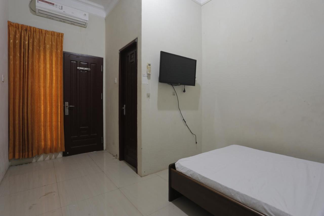 Oyo 93119 Guest House Leo Patra Muara Badak エクステリア 写真