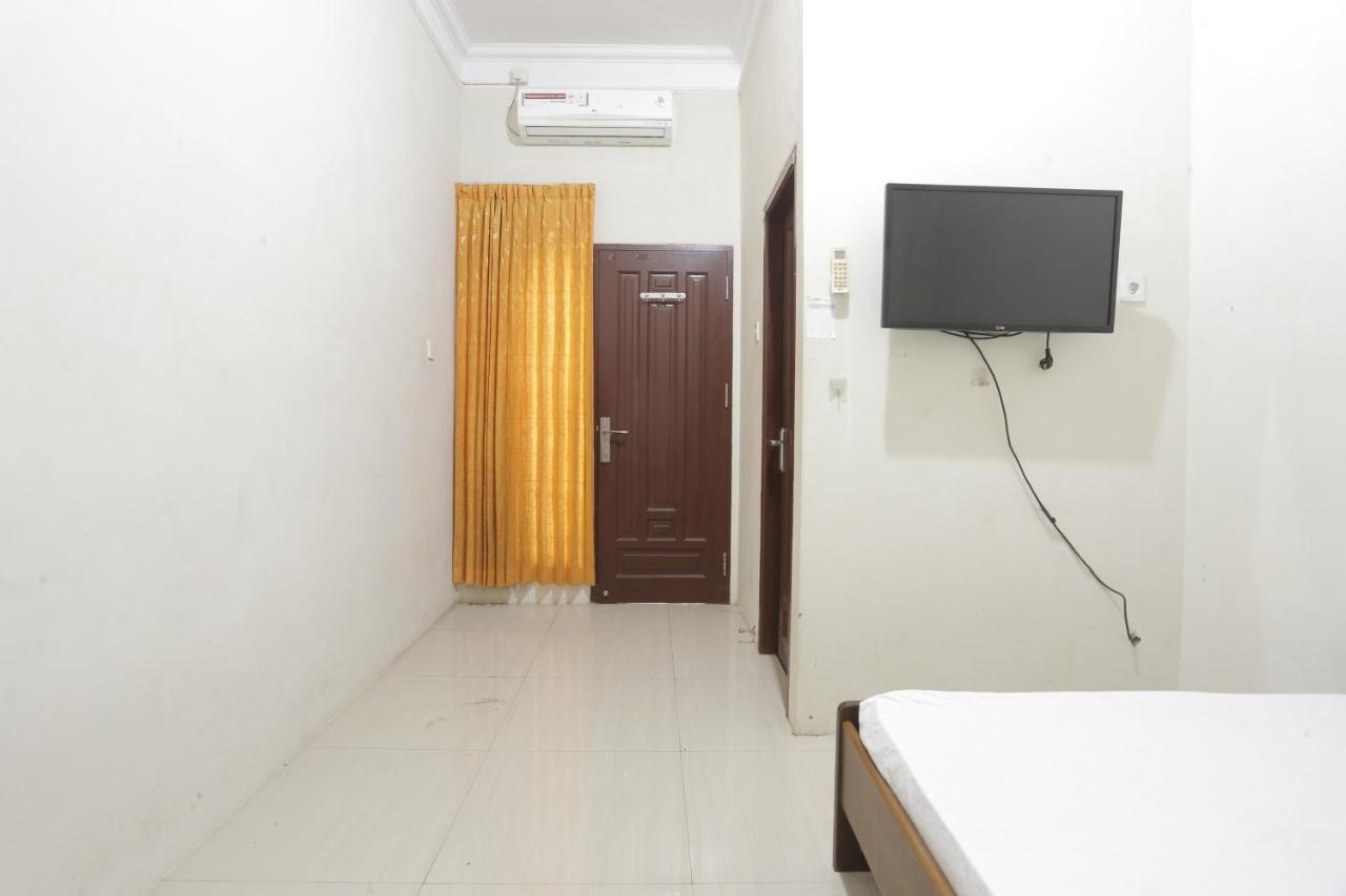 Oyo 93119 Guest House Leo Patra Muara Badak エクステリア 写真