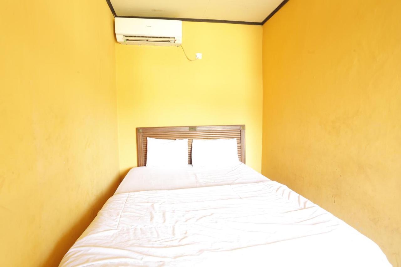 Oyo 93119 Guest House Leo Patra Muara Badak エクステリア 写真
