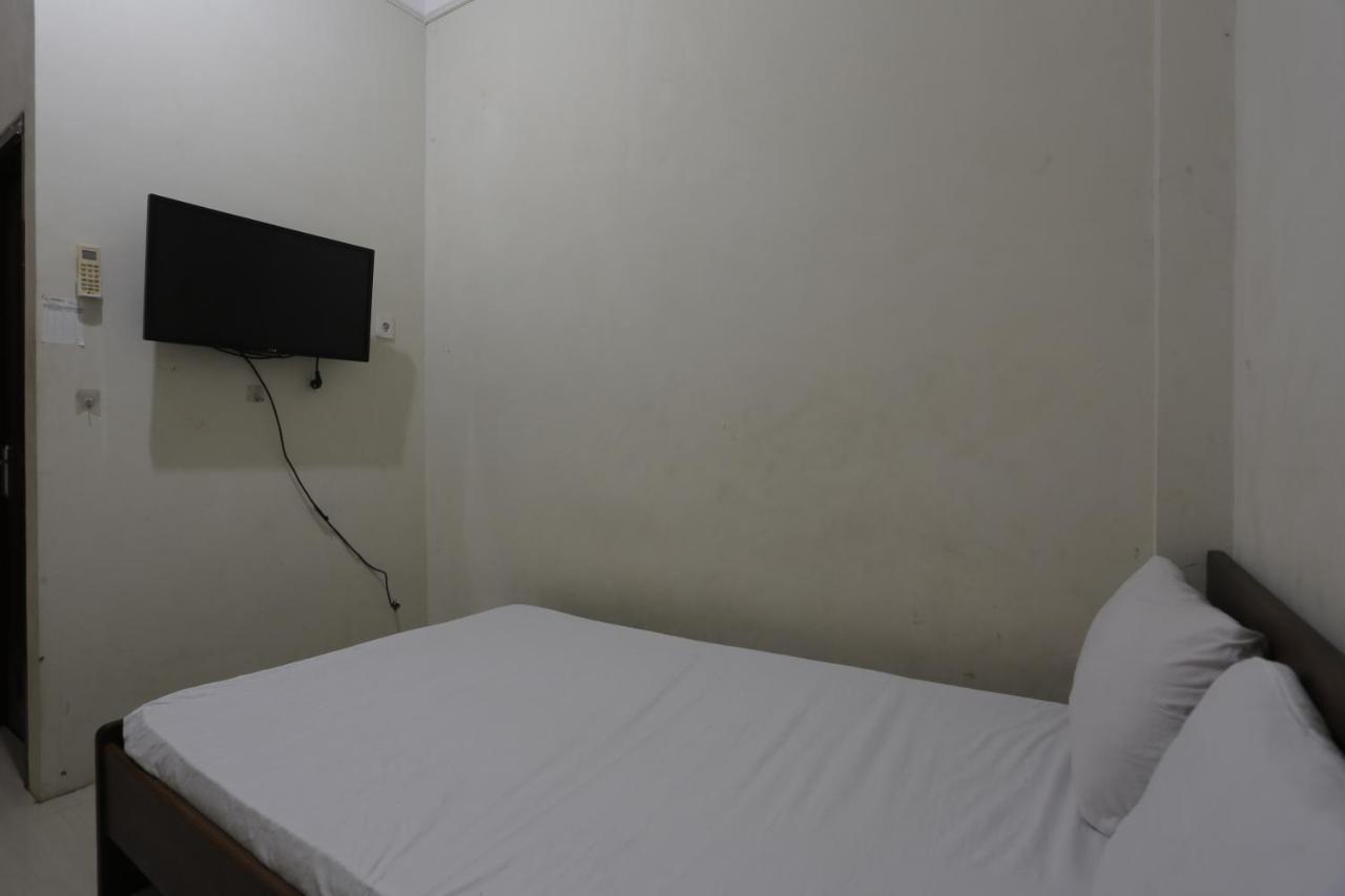Oyo 93119 Guest House Leo Patra Muara Badak エクステリア 写真