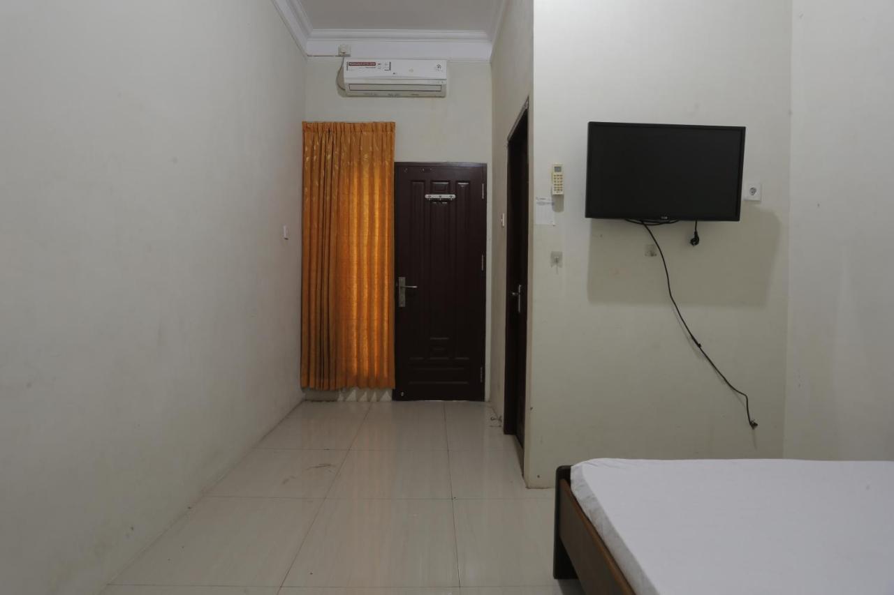 Oyo 93119 Guest House Leo Patra Muara Badak エクステリア 写真