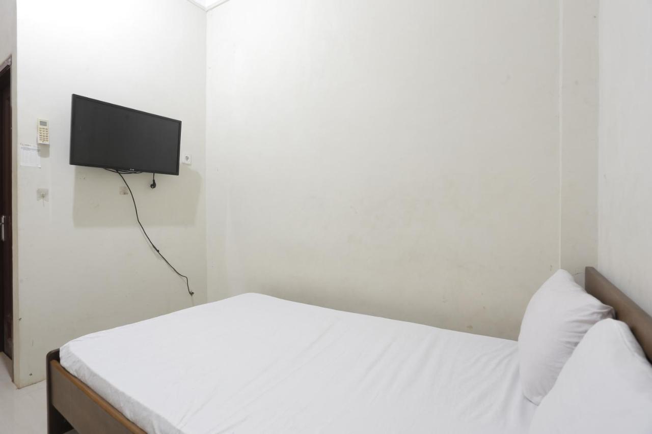 Oyo 93119 Guest House Leo Patra Muara Badak エクステリア 写真