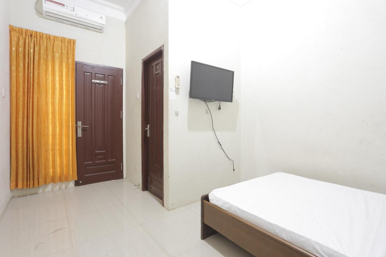 Oyo 93119 Guest House Leo Patra Muara Badak エクステリア 写真