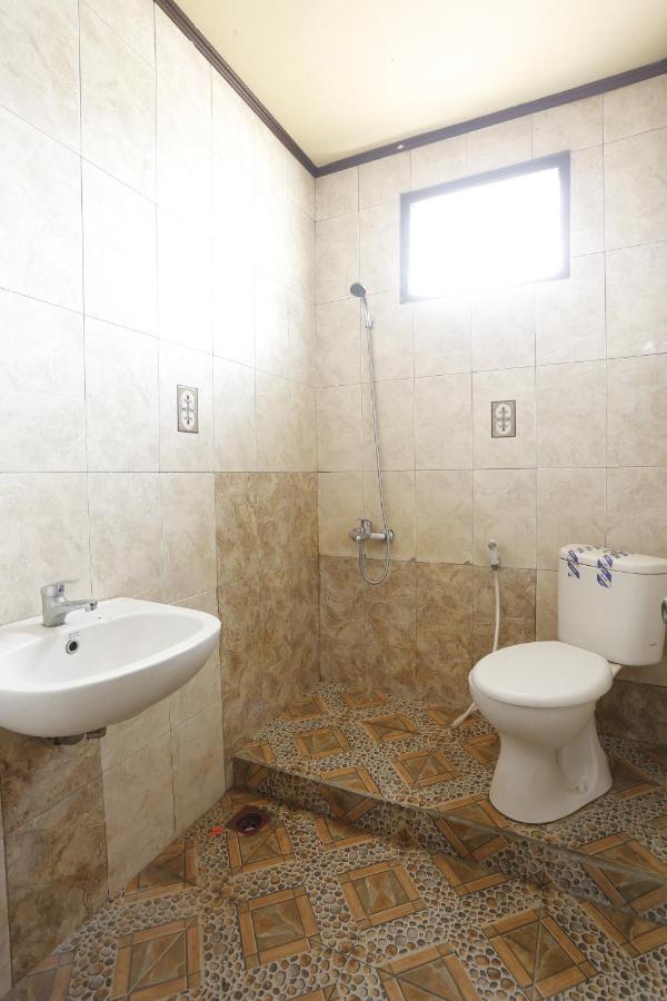 Oyo 93119 Guest House Leo Patra Muara Badak エクステリア 写真