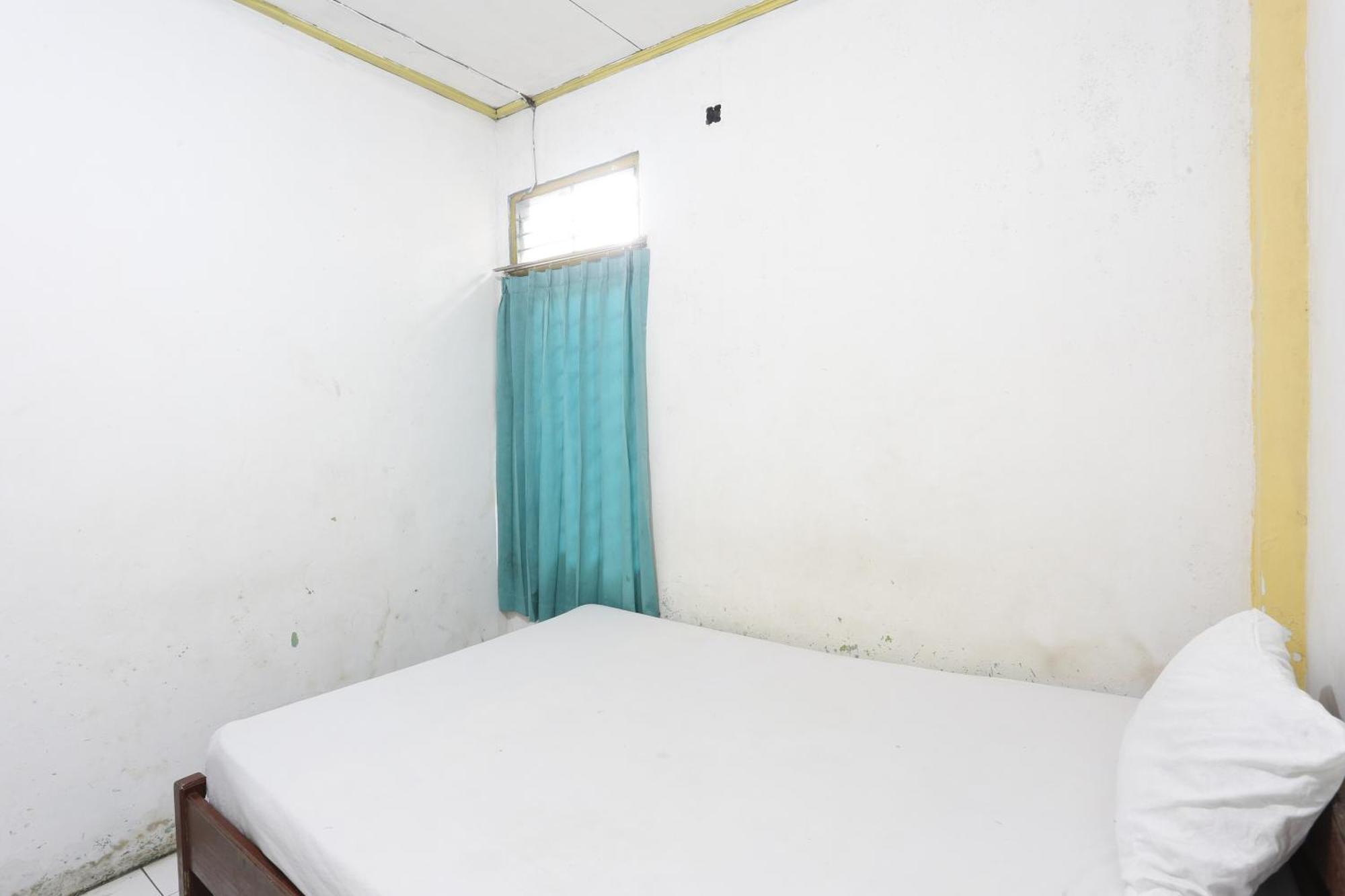 Oyo 93119 Guest House Leo Patra Muara Badak エクステリア 写真