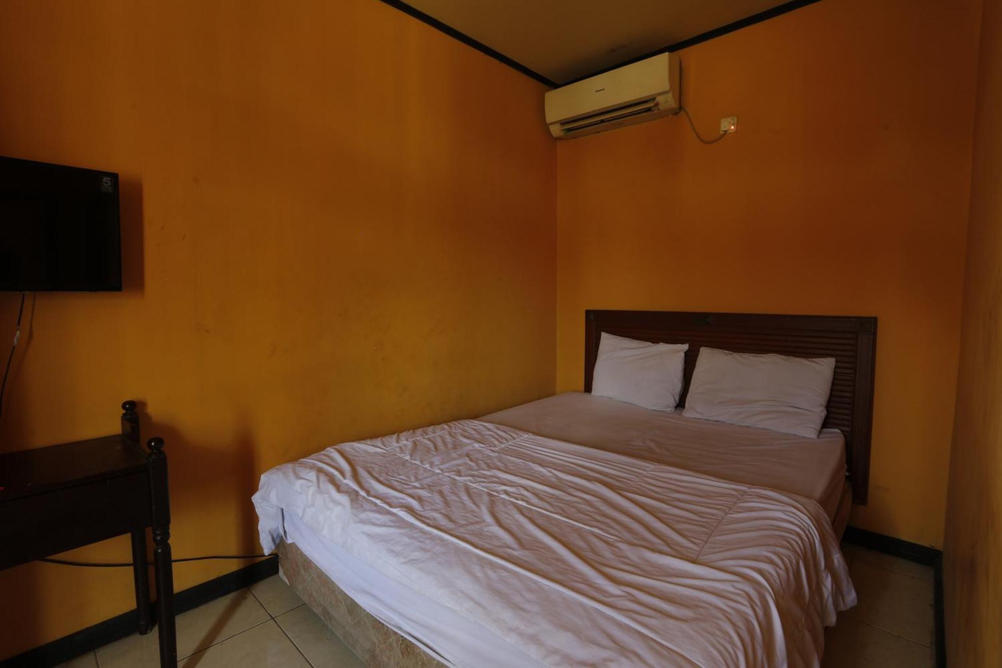 Oyo 93119 Guest House Leo Patra Muara Badak エクステリア 写真