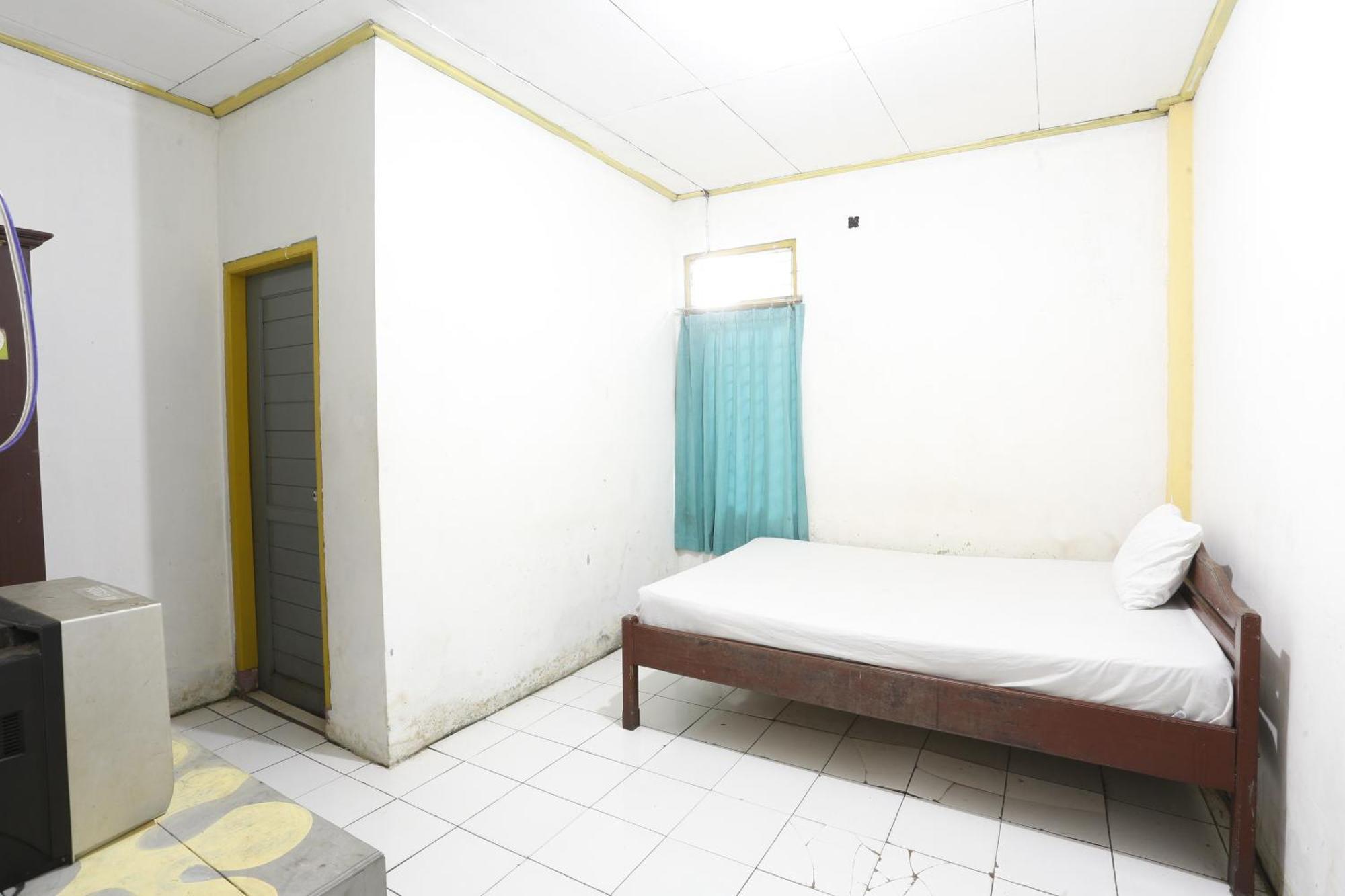 Oyo 93119 Guest House Leo Patra Muara Badak エクステリア 写真