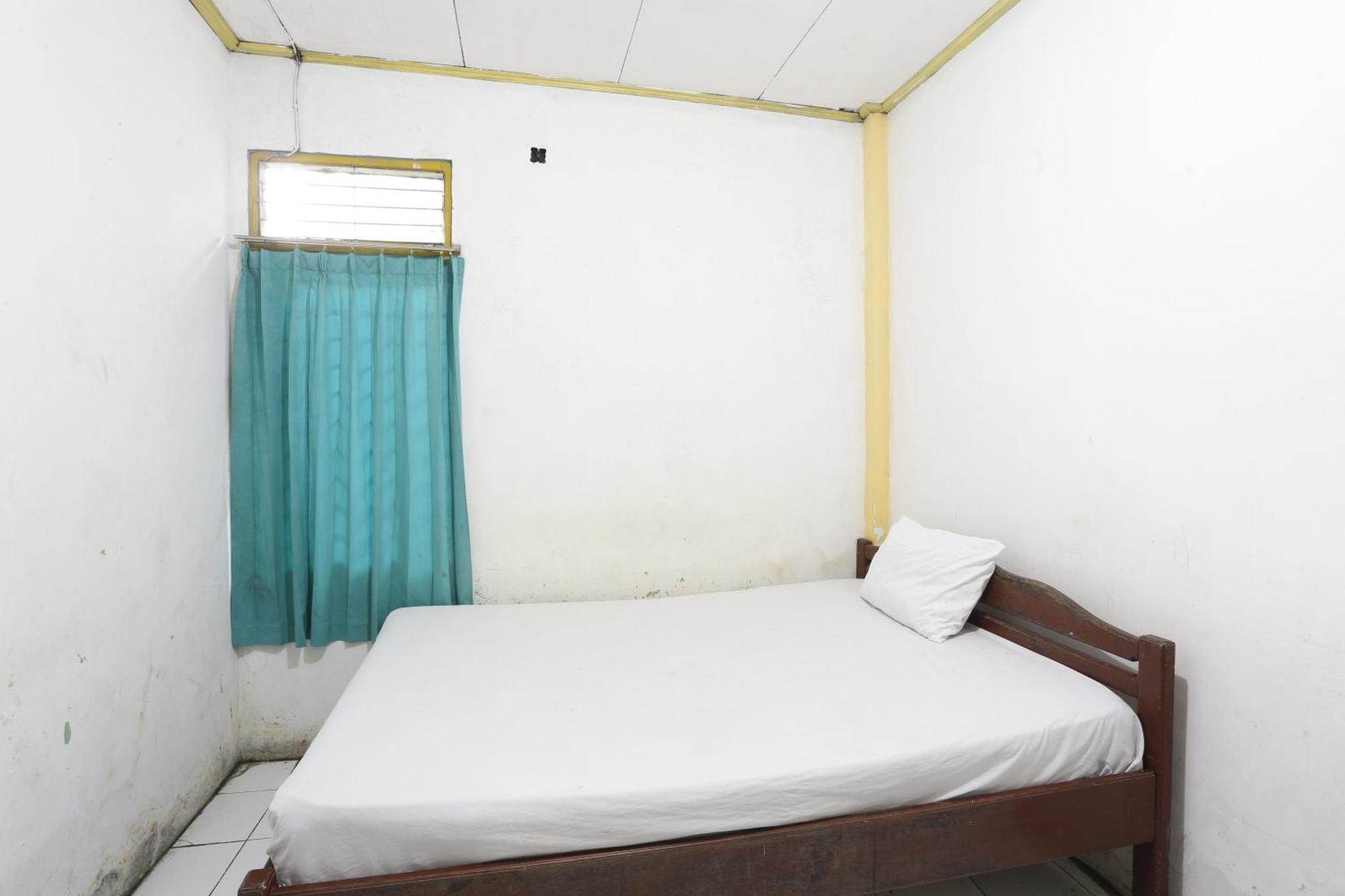 Oyo 93119 Guest House Leo Patra Muara Badak エクステリア 写真