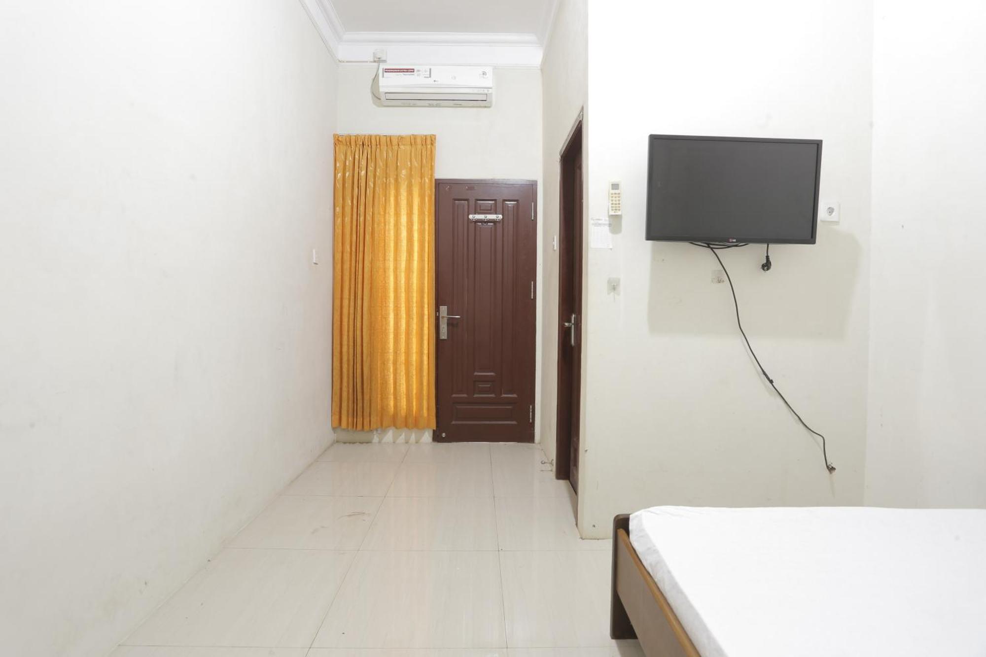 Oyo 93119 Guest House Leo Patra Muara Badak エクステリア 写真