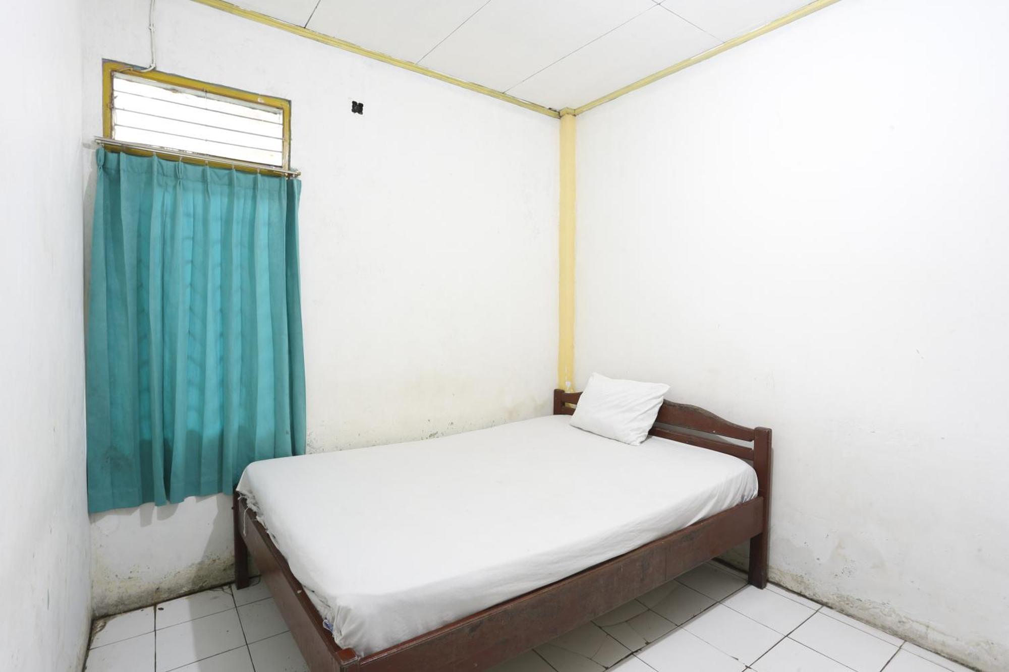 Oyo 93119 Guest House Leo Patra Muara Badak エクステリア 写真