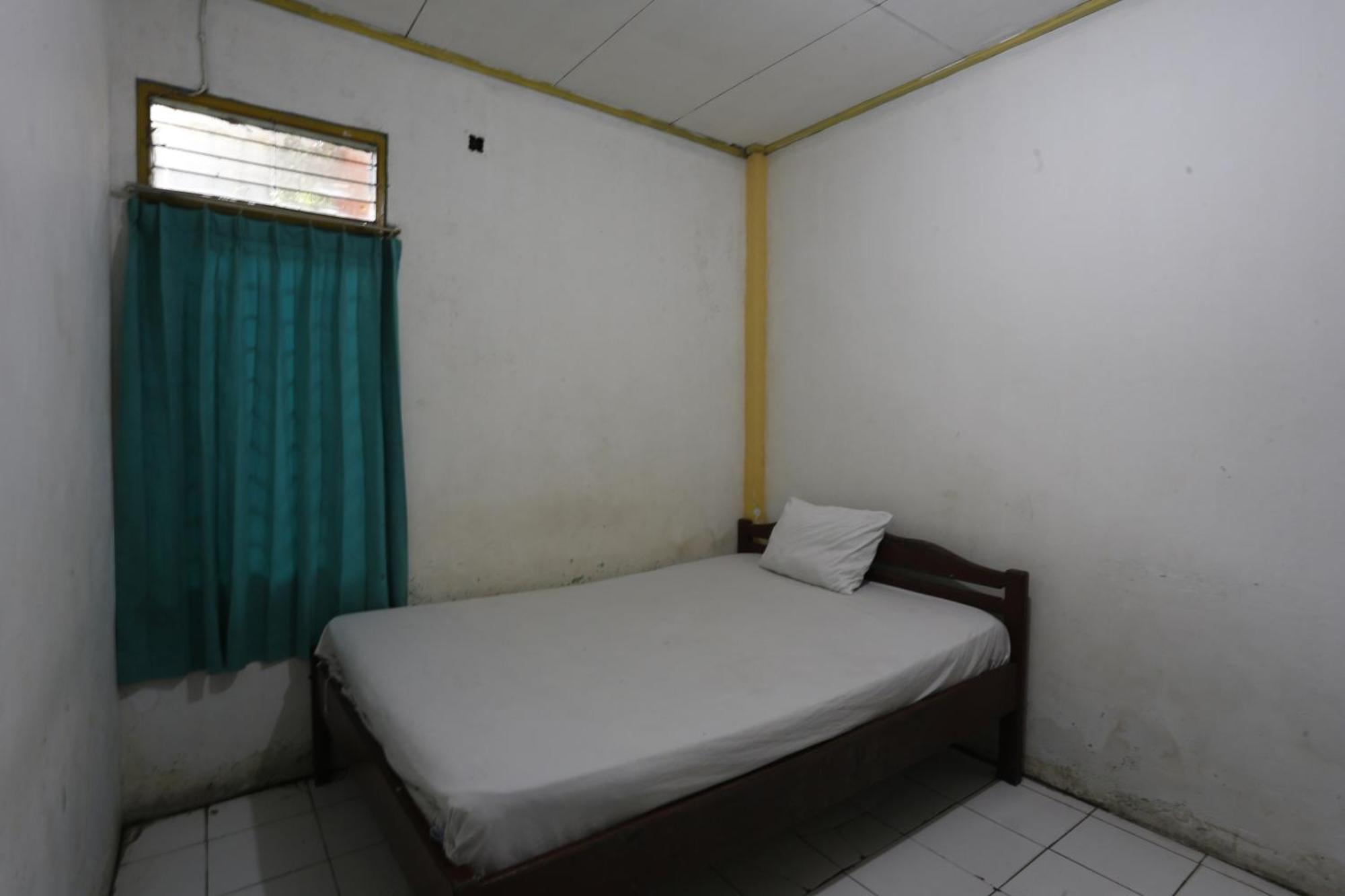 Oyo 93119 Guest House Leo Patra Muara Badak エクステリア 写真