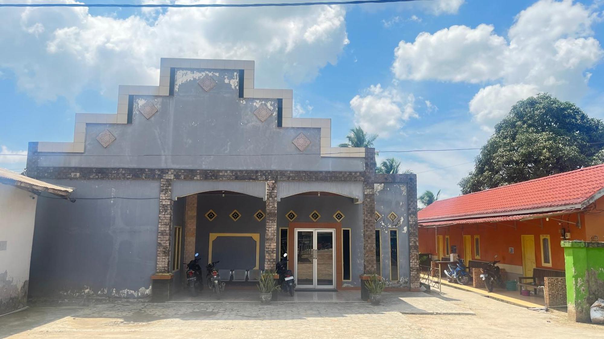Oyo 93119 Guest House Leo Patra Muara Badak エクステリア 写真