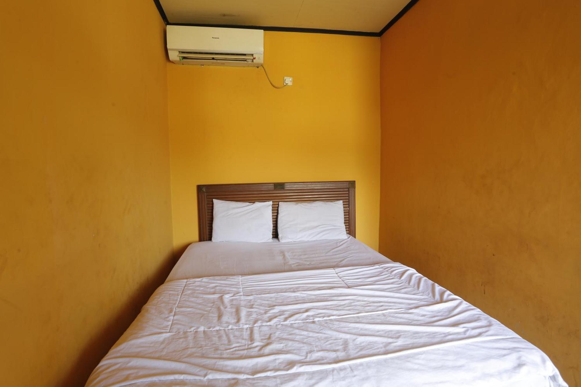 Oyo 93119 Guest House Leo Patra Muara Badak エクステリア 写真